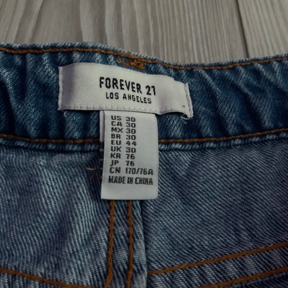 Distressed jean shorts - Picture 4 of 4